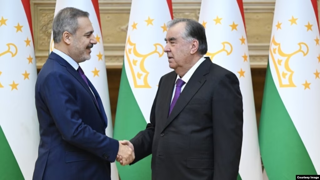 Turkish Foreign Minister Hakan Fidan meeting with Tajik President Emomali Rahmon. (Courtesy Image).