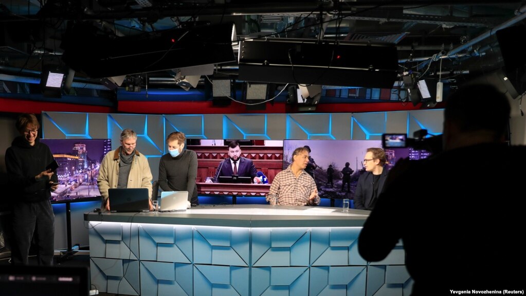 Journalists work in the studio of RFE/RL's Moscow bureau, April 6, 2021.