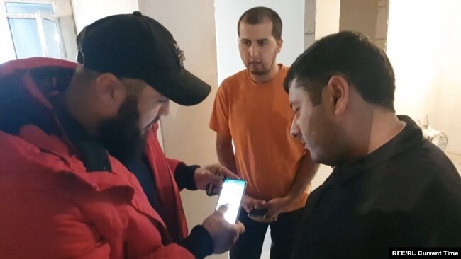 RFE/RL journalist speaks to two Tajik migrant workers.