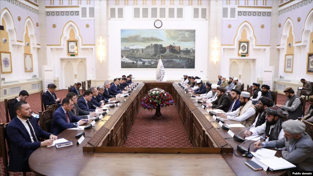 A Kazakh delegation meets with Afghan representatives in Kabul, Afghanistan in April 2023. (Public domain).
