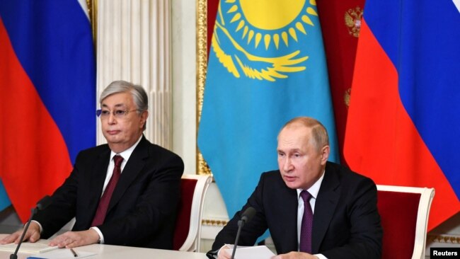 An image of Russian President Vladimir Putin and Kazakh President Kassym-Jomart Tokayev addressing the participants of a session of the Russia-Kazakhstan Interregional Cooperation Forum from Russia in November 28, 2022.