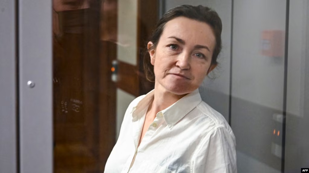 Alsu Kurmasheva looks at the camera while attending a court hearing on April 1 in Kazan