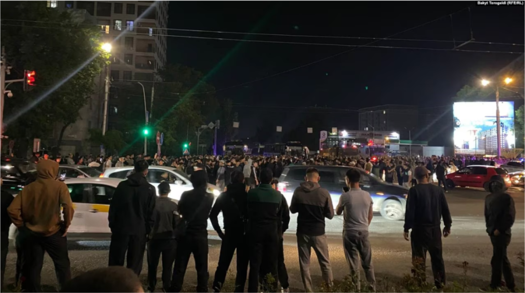 A crowd looms during the night of unrest and violence against Pakistani students in Bishkek on May 18, 2024.